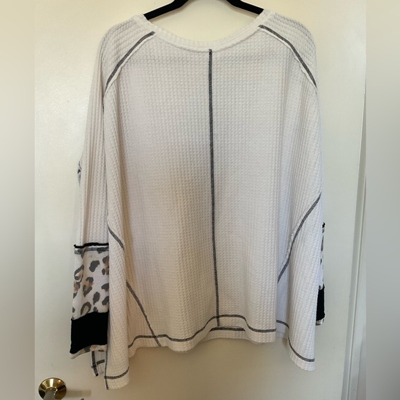 We The Free Living Leopard V-Neck Long Sleeve Thermal in Size Small - Picture 7 of 9